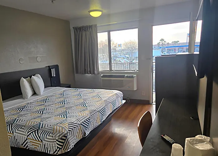 Pet Friendly hotel: Super 8 By Wyndham Tracy