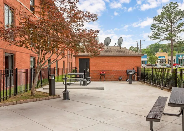 Pet Friendly hotel: Mainstay Suites Little Rock West Near Medical Centers