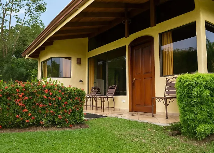 Hotel con piscina: Arenal Volcano Inn