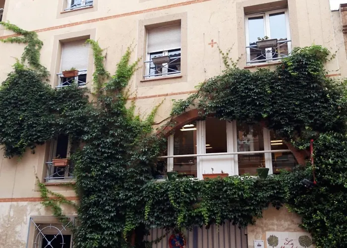 Hotel cerca del colegio: La Petite Auberge De Saint-Sernin