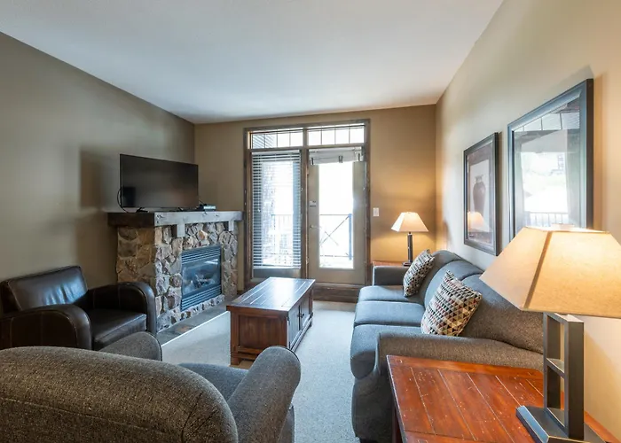 Glacier & Mountaineer Lodge