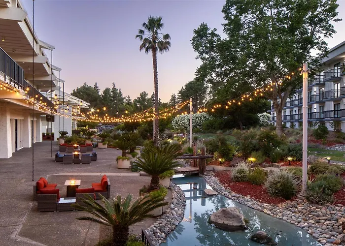 Pet Friendly hotel: Doubletree By Hilton Sacramento