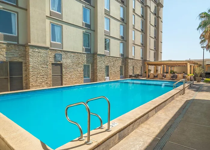 Hotel Mesaluna Near American Consulate