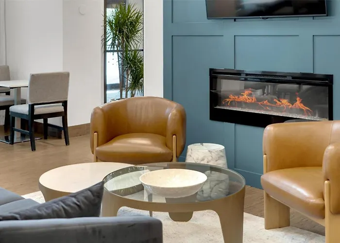 Hotels with pool Hampton Inn & Suites By Hilton Toronto Markham