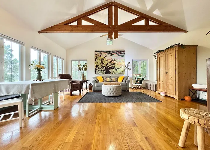 B&B only: The Rivery Retreat, Choose From Luxury Guesthouse Cabin Or Poolside Suite In Lake Austin Hill Country