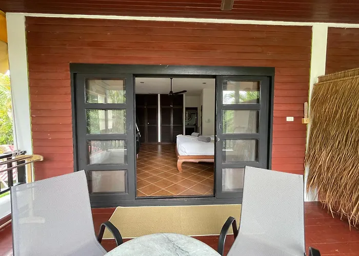 Guest house: Jade Cottages