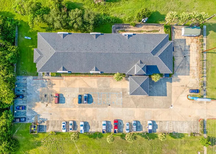 Motel: Capital O Fairway Inn - Baytown La Porte Tx