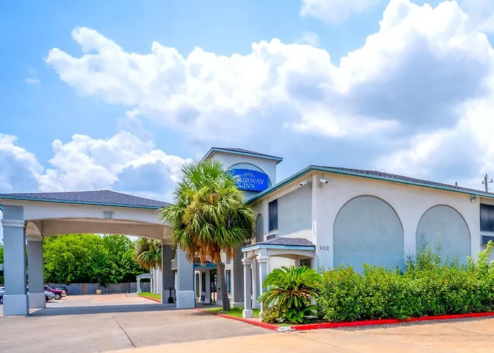 Motel: Capital O Fairway Inn - Baytown La Porte Tx
