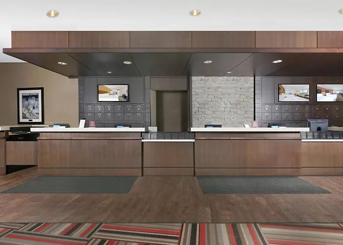 Romantic hotel: Wyndham Grand Fallsview Hotel