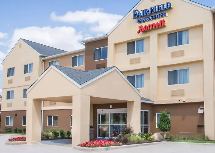 Hotels with pool Fairfield Inn & Suites Temple Belton