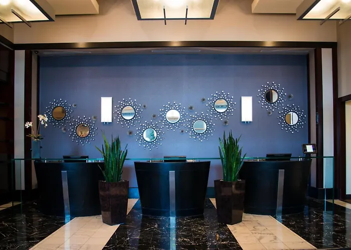 Family Hotel: The Lapis Suite At Platinum Hotel 5 Min Walk To F1 Koval Zone Entrance