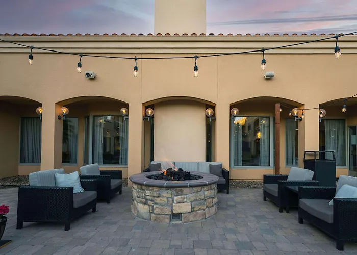 Pet Friendly hotel: Sonesta Select Camarillo