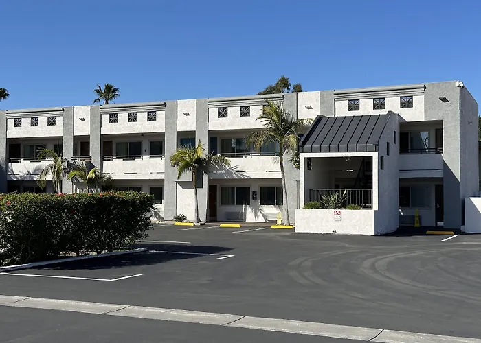 Motel: Solara Inn And Suites