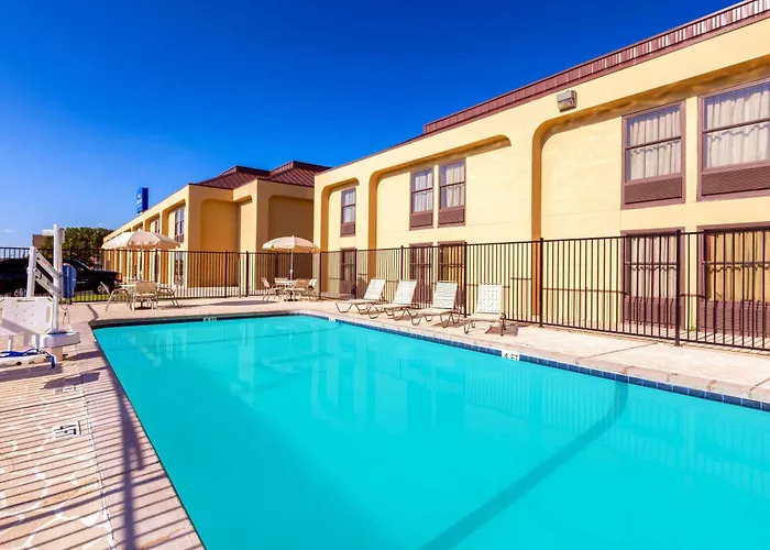Cheap hotel: Baymont By Wyndham Amarillo East