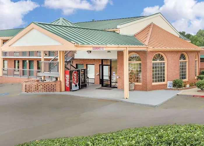 Cheap hotel: Econo Lodge Acworth East