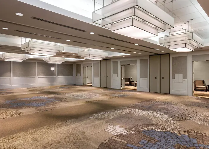 Hotel with Tennis: The Westin Southfield Detroit