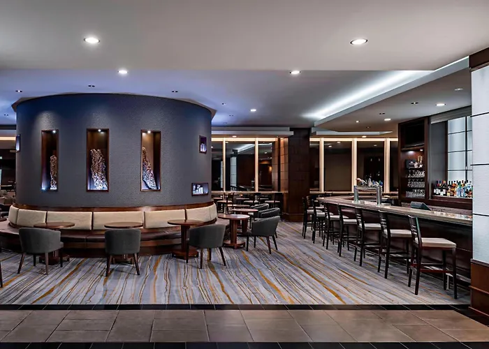 Hotels with tennis Westin Harbour Castle, Toronto