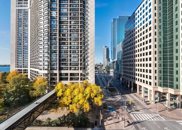 Hotels with tennis Westin Harbour Castle, Toronto