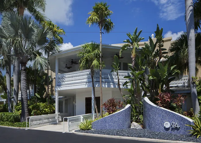 Beach hotel: Pier House Resort & Spa