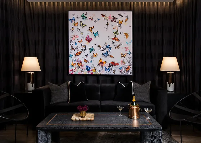 Family Hotel: Claridge House Chicago, Tapestry Collection By Hilton
