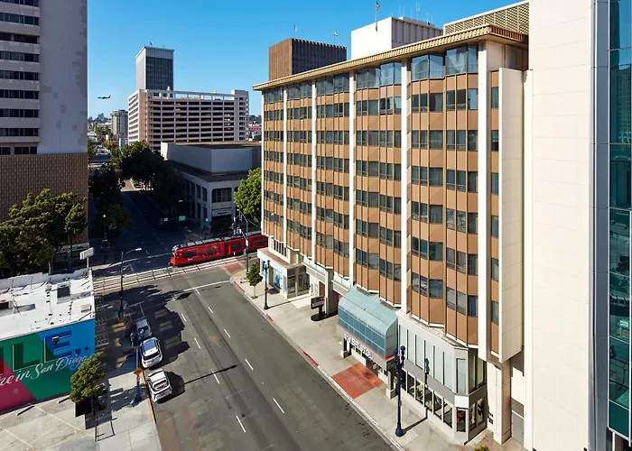 Hotels with tennis Bristol San Diego