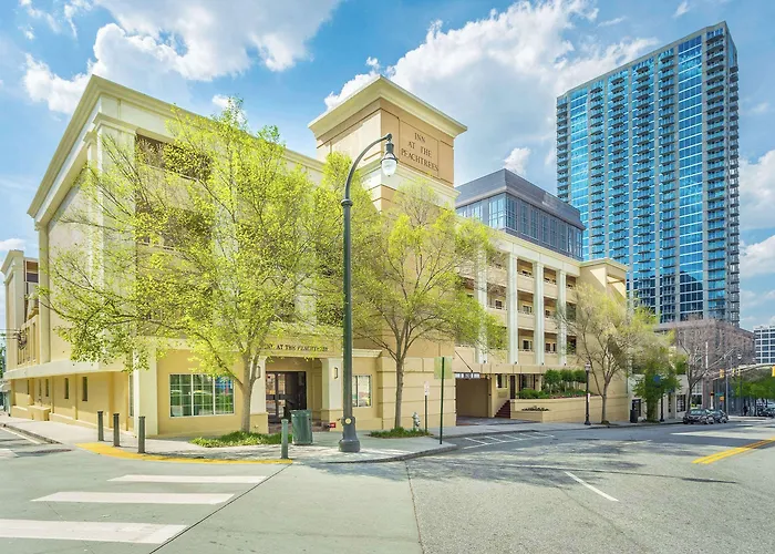 Hotel near College: Inn At The Peachtrees, An Ascend Collection Hotel
