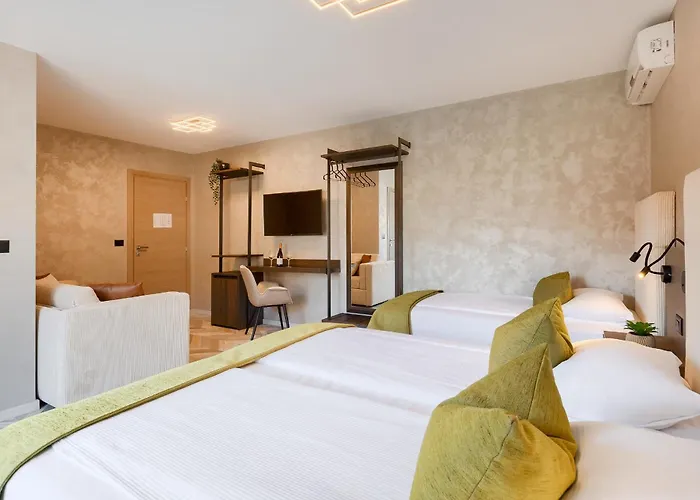  Pula City Center Accommodation - Breakfast Included