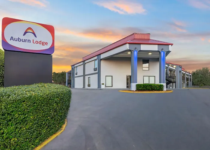 Beach hotel: Auburn Lodge Near University