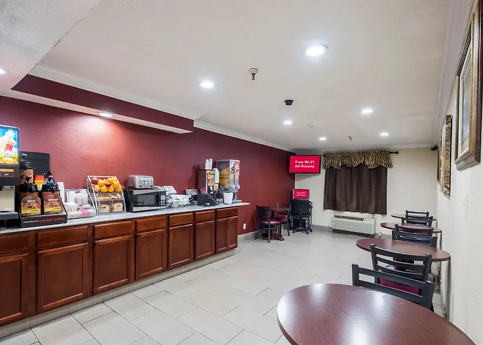 Cheap hotel: Red Roof Inn Binghamton North