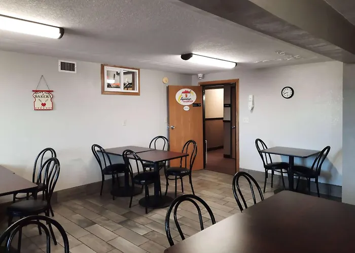 Super 8 By Wyndham Watertown