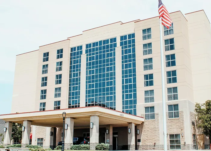 Luxury hotel only: Hotel Topeka At City Center
