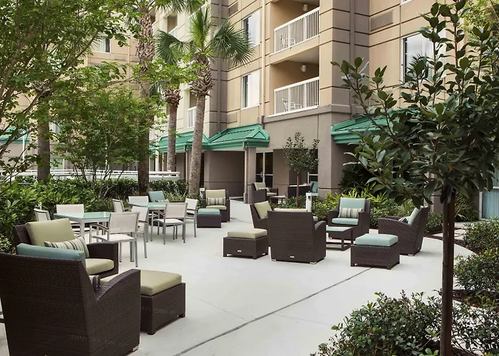 Courtyard By Marriott Downtown