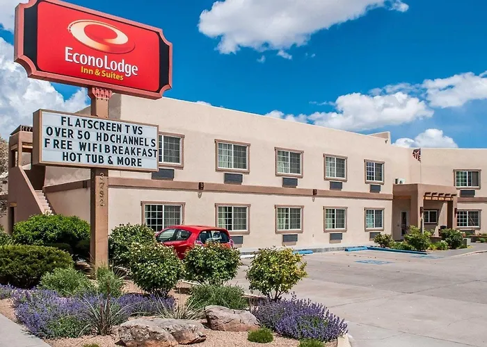 Econo Lodge Inn & Suites Santa Fe South