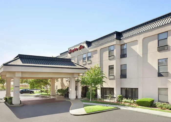 Pet Friendly hotel: Hampton Inn Tracy