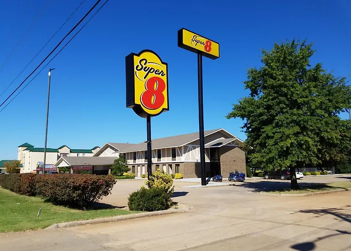 Super 8 By Wyndham Bentonville