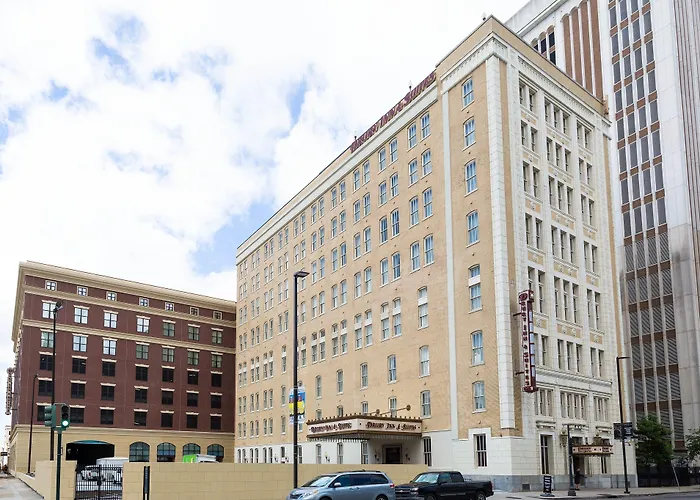 Pet Friendly hotel: Drury Plaza Hotel New Orleans