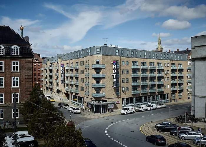  Cabinn City