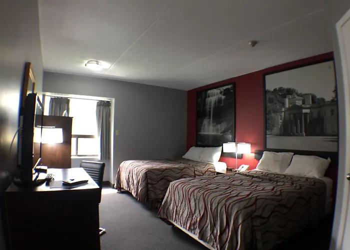 Super 8 Mount Hope/Hamilton International Airport