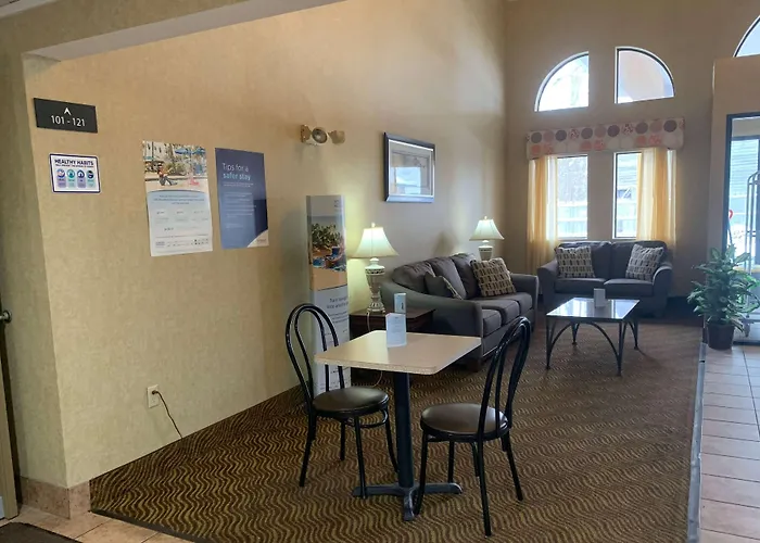 Super 8 By Wyndham /Clay/Syracuse Area