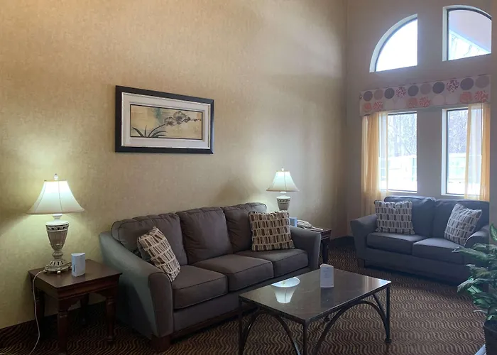 Super 8 By Wyndham /Clay/Syracuse Area