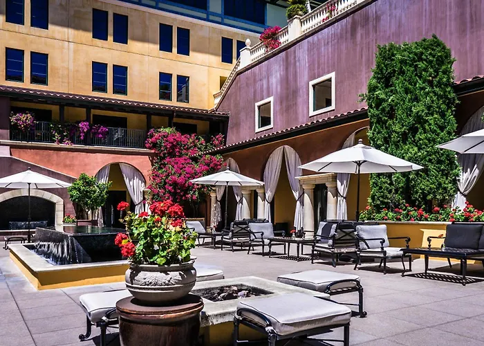 Pet Friendly hotel: Hotel Valencia Santana Row