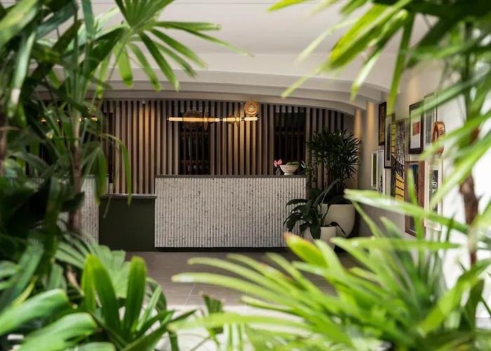 Romantic hotel: The Ambassador Hotel Of Waikiki, Tapestry Collection By Hilton