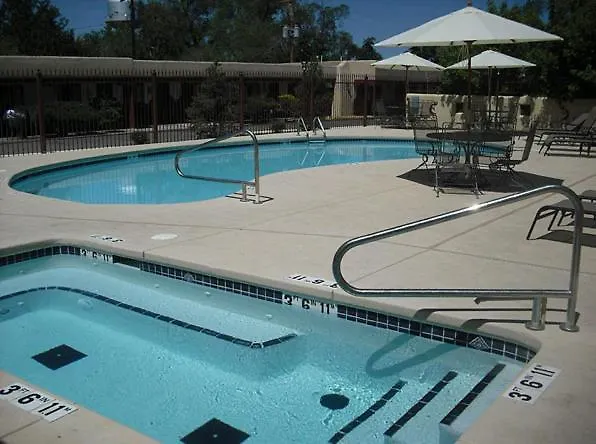 Motel: El Pueblo Lodge