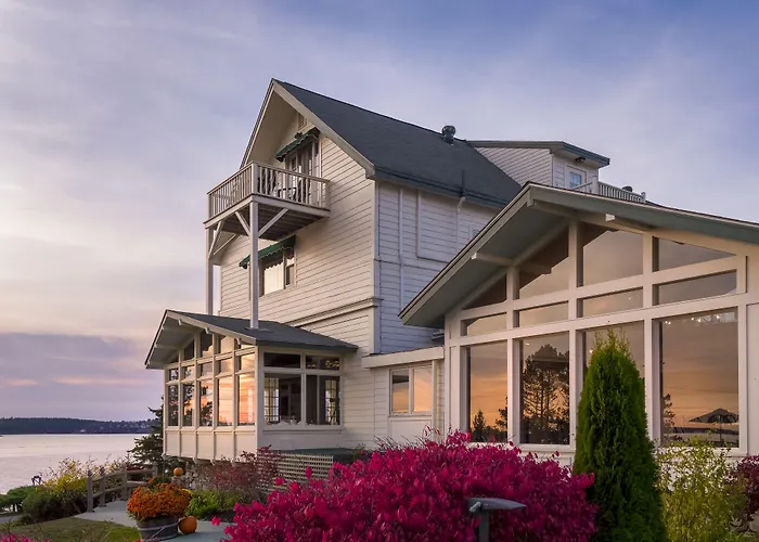 Spruce Point Inn Resort And Spa