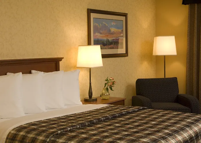 Beach hotel: Merit Hotel & Suites
