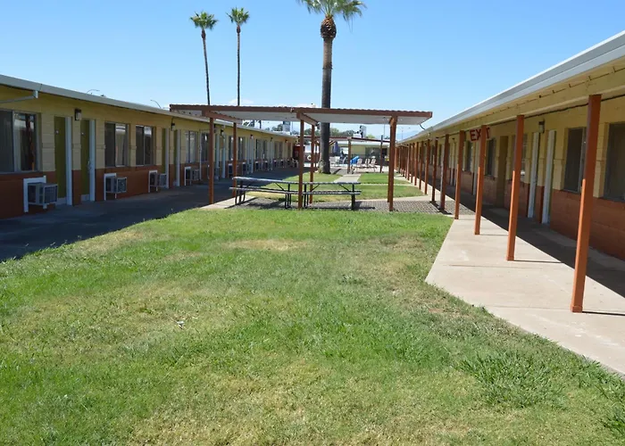 Pet Friendly hotel: Gateway Inn