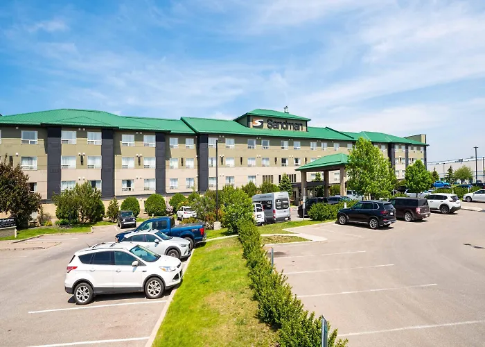 Pet Friendly hotel: Sandman Hotel Calgary Airport