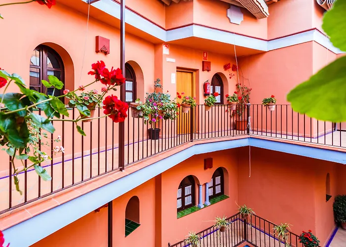 Patio De La Alameda