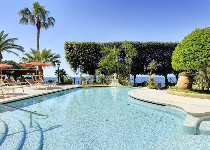 Central hotel: Grand Hotel Ambasciatori