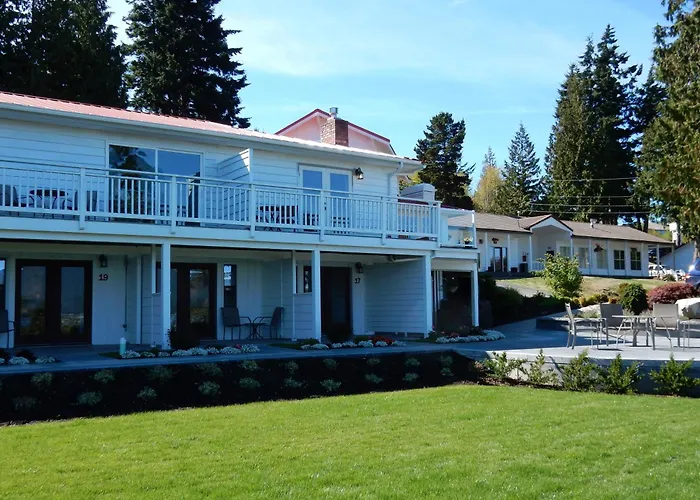 Pet Friendly hotel: Anacortes Ship Harbor Inn